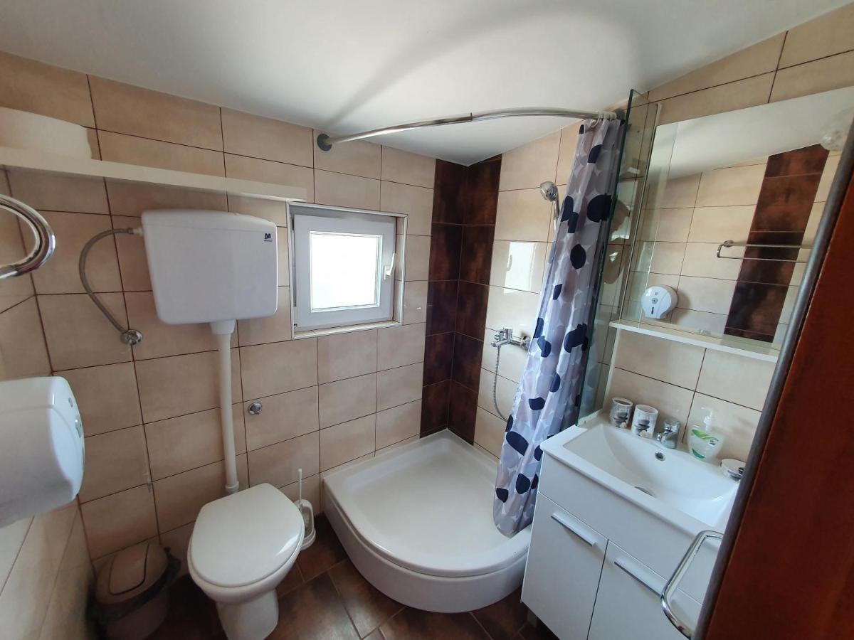Apartmani Deak Vir Exterior foto