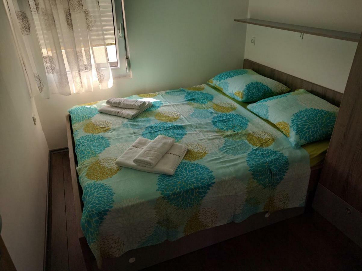 Apartmani Deak Vir Exterior foto